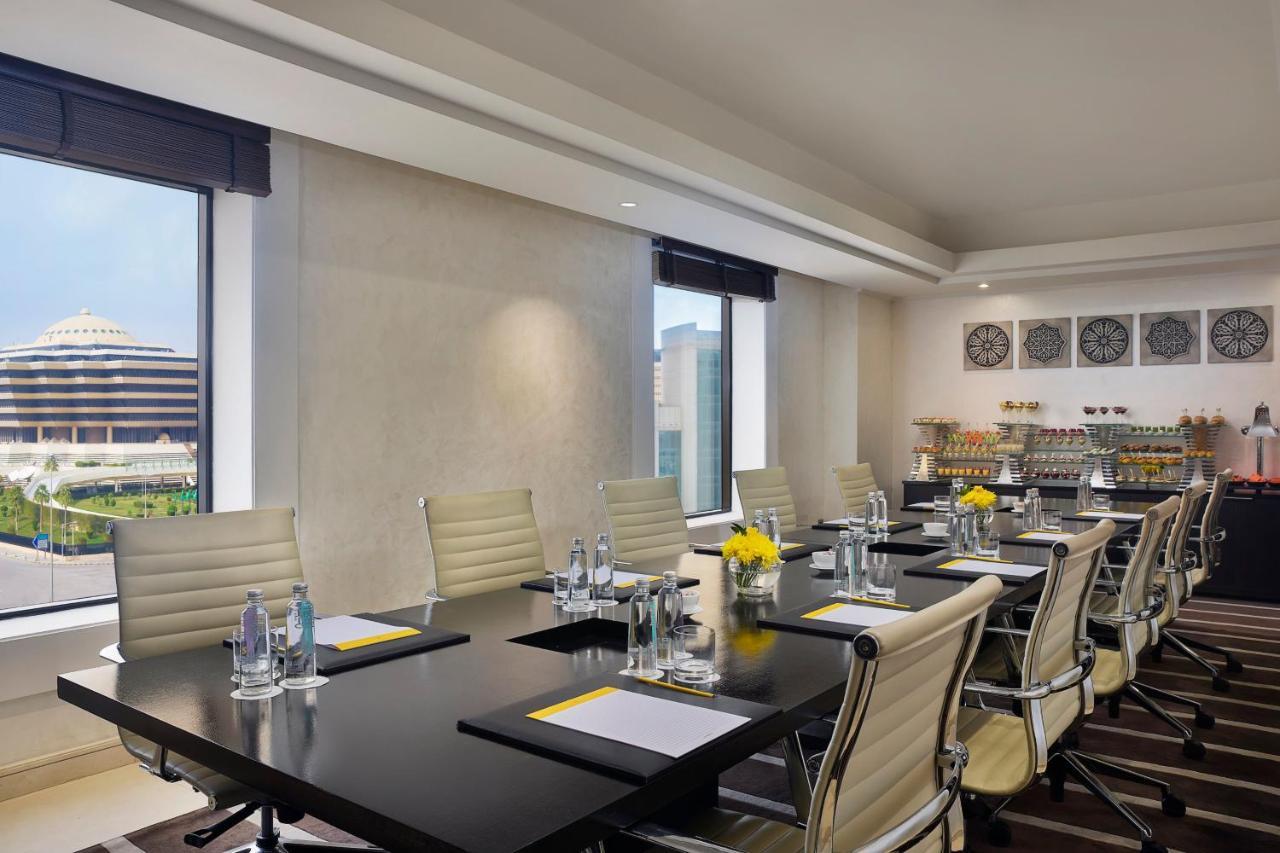 Voco - Riyadh, An Ihg Hotel - فندق فوكو الرياض, احدى فنادق مجموعة إنتركونتيننتال Riade Exterior foto Meeting room
