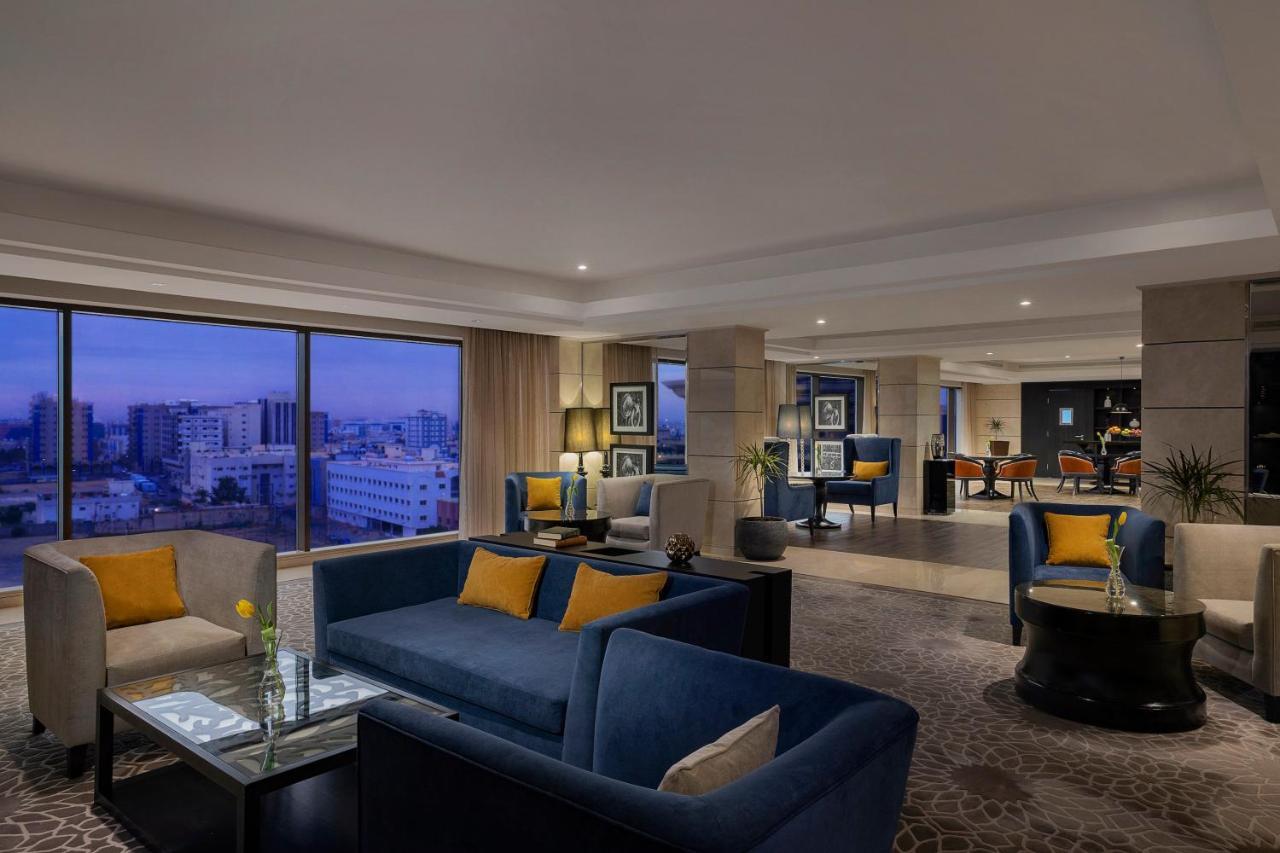 Voco - Riyadh, An Ihg Hotel - فندق فوكو الرياض, احدى فنادق مجموعة إنتركونتيننتال Riade Exterior foto Club Lounge