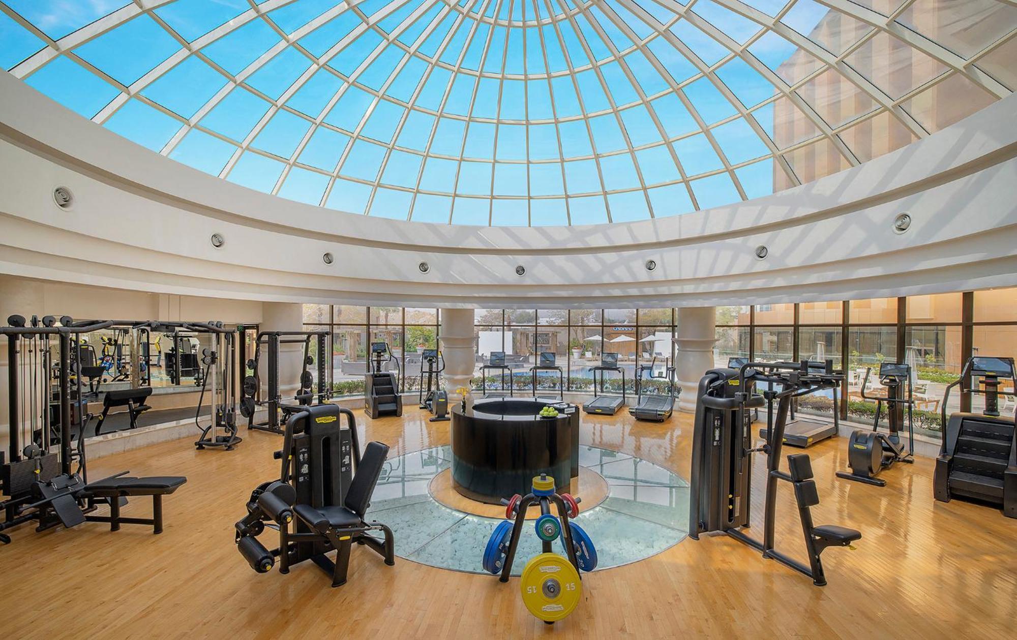 Voco - Riyadh, An Ihg Hotel - فندق فوكو الرياض, احدى فنادق مجموعة إنتركونتيننتال Riade Exterior foto The gym at the hotel