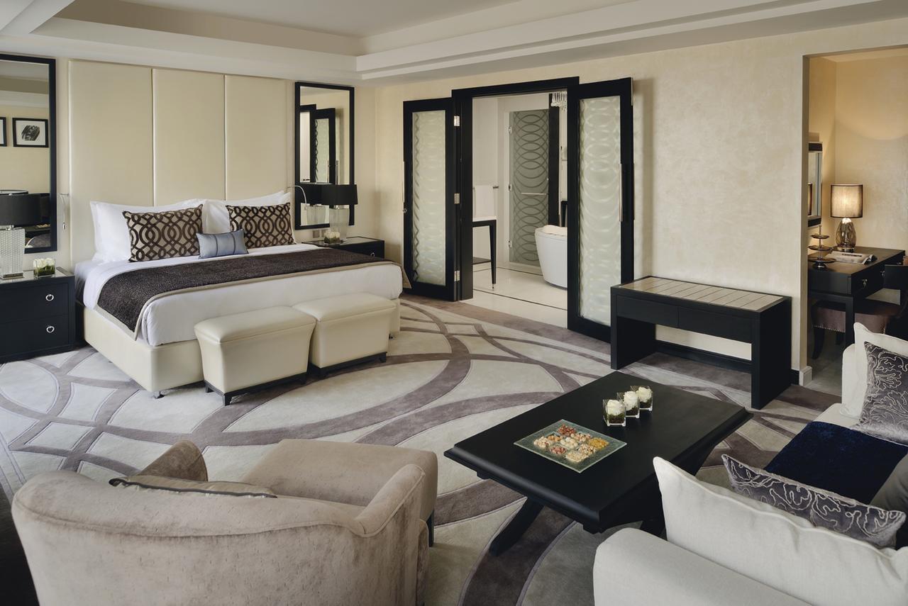 Voco - Riyadh, An Ihg Hotel - فندق فوكو الرياض, احدى فنادق مجموعة إنتركونتيننتال Riade Exterior foto A suite at the Jumeirah Emirates Towers Hotel