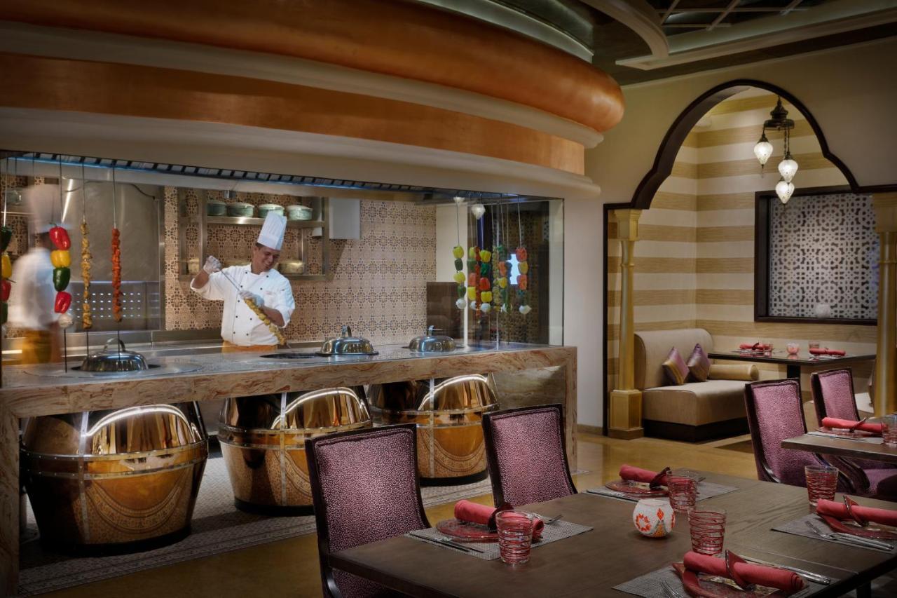 Voco - Riyadh, An Ihg Hotel - فندق فوكو الرياض, احدى فنادق مجموعة إنتركونتيننتال Riade Exterior foto The restaurant Al Dar