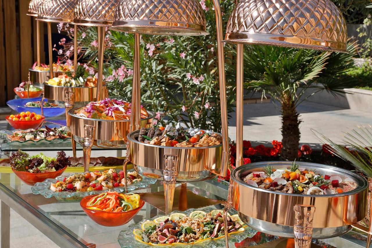 Voco - Riyadh, An Ihg Hotel - فندق فوكو الرياض, احدى فنادق مجموعة إنتركونتيننتال Riade Exterior foto A buffet at a hotel