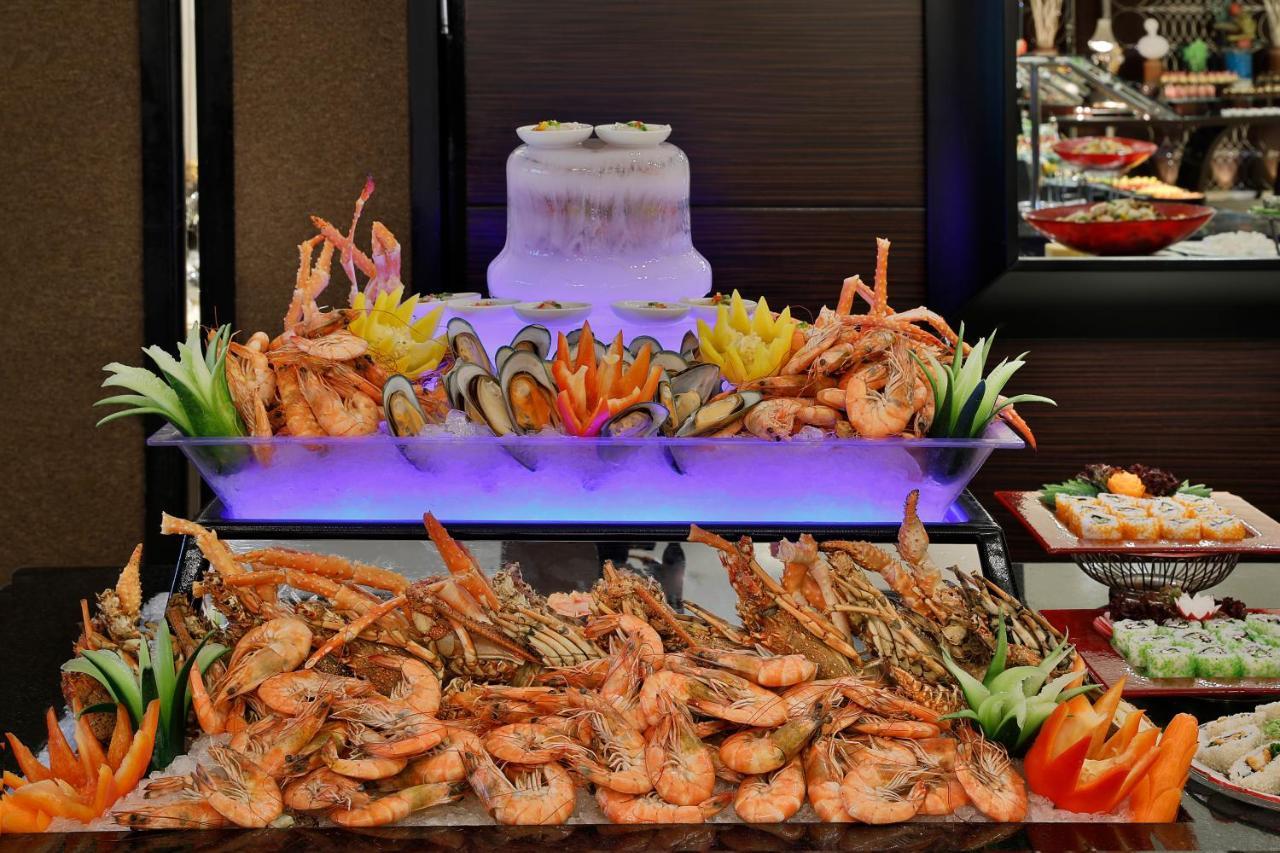 Voco - Riyadh, An Ihg Hotel - فندق فوكو الرياض, احدى فنادق مجموعة إنتركونتيننتال Riade Exterior foto Seafood on display at a buffet