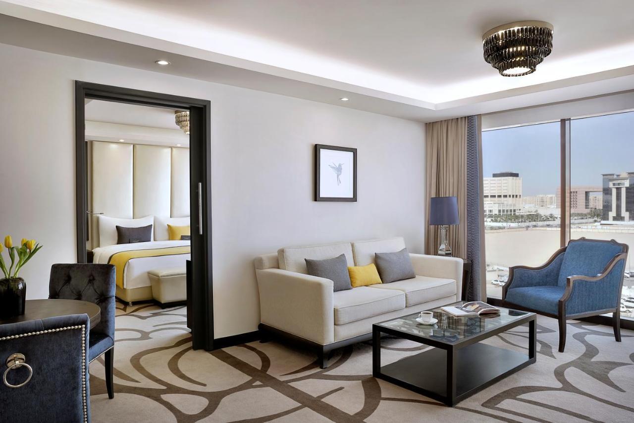 Voco - Riyadh, An Ihg Hotel - فندق فوكو الرياض, احدى فنادق مجموعة إنتركونتيننتال Riade Exterior foto Suite at the hotel