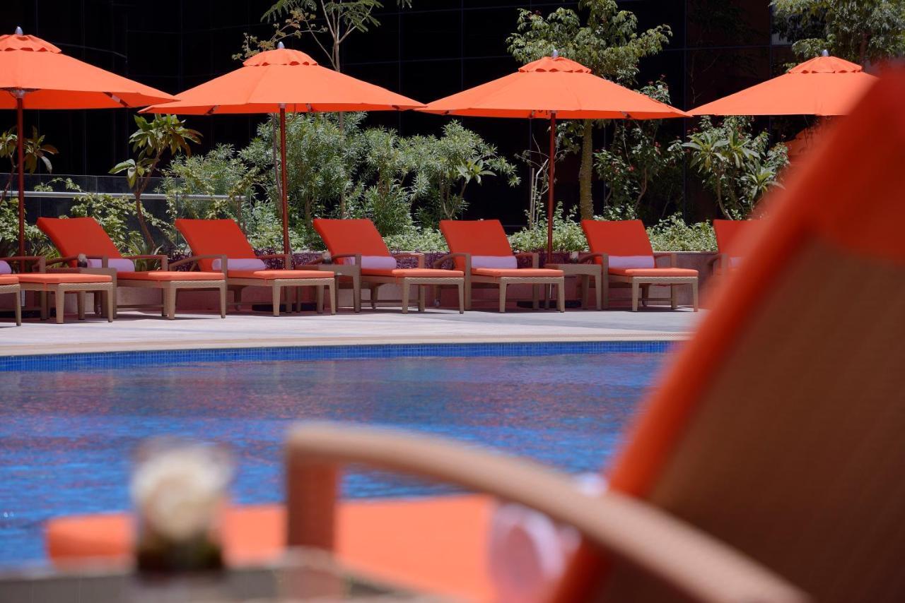 Voco - Riyadh, An Ihg Hotel - فندق فوكو الرياض, احدى فنادق مجموعة إنتركونتيننتال Riade Exterior foto The pool at the hotel