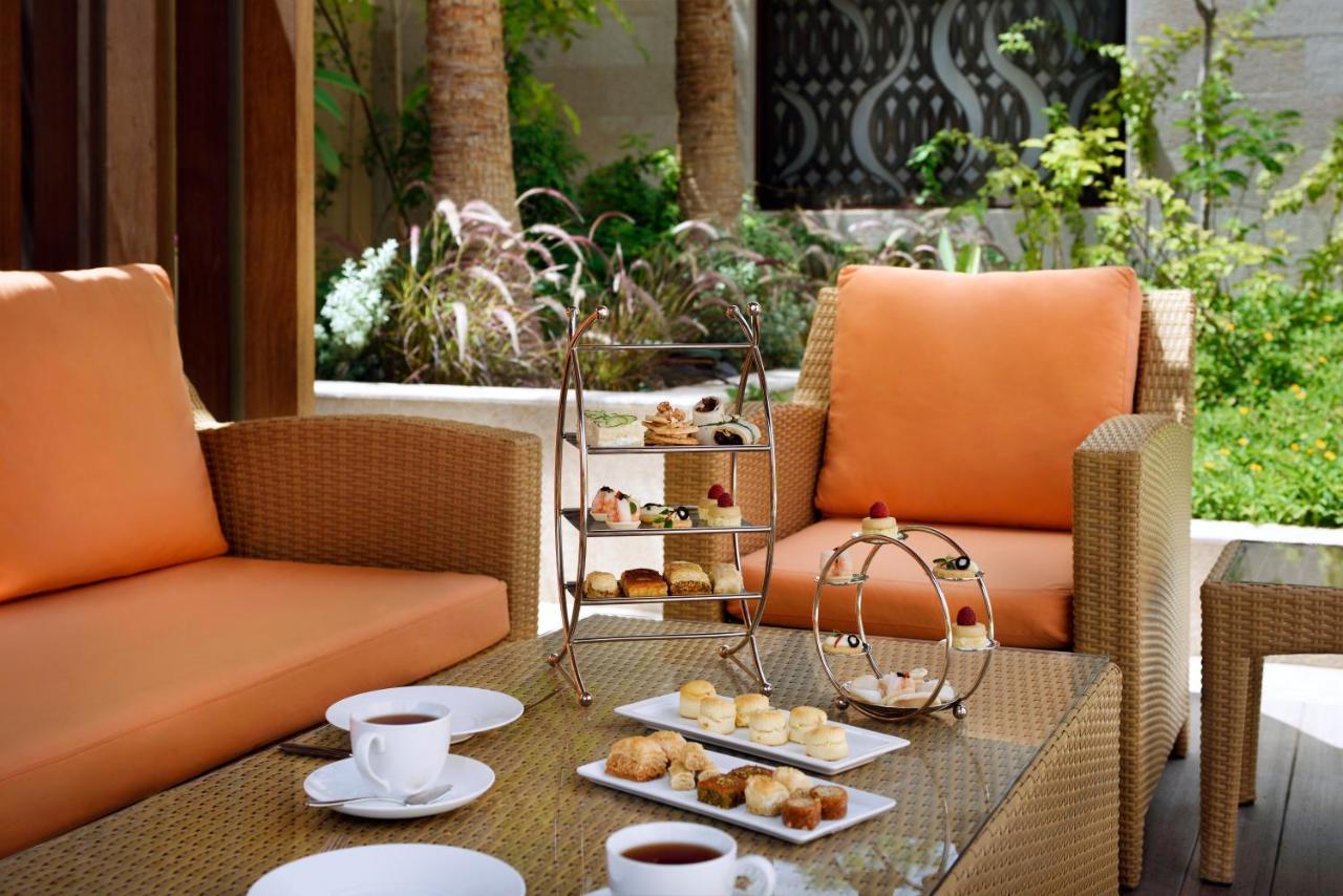 Voco - Riyadh, An Ihg Hotel - فندق فوكو الرياض, احدى فنادق مجموعة إنتركونتيننتال Riade Exterior foto Afternoon tea at the Four Seasons Hotel, Cairo