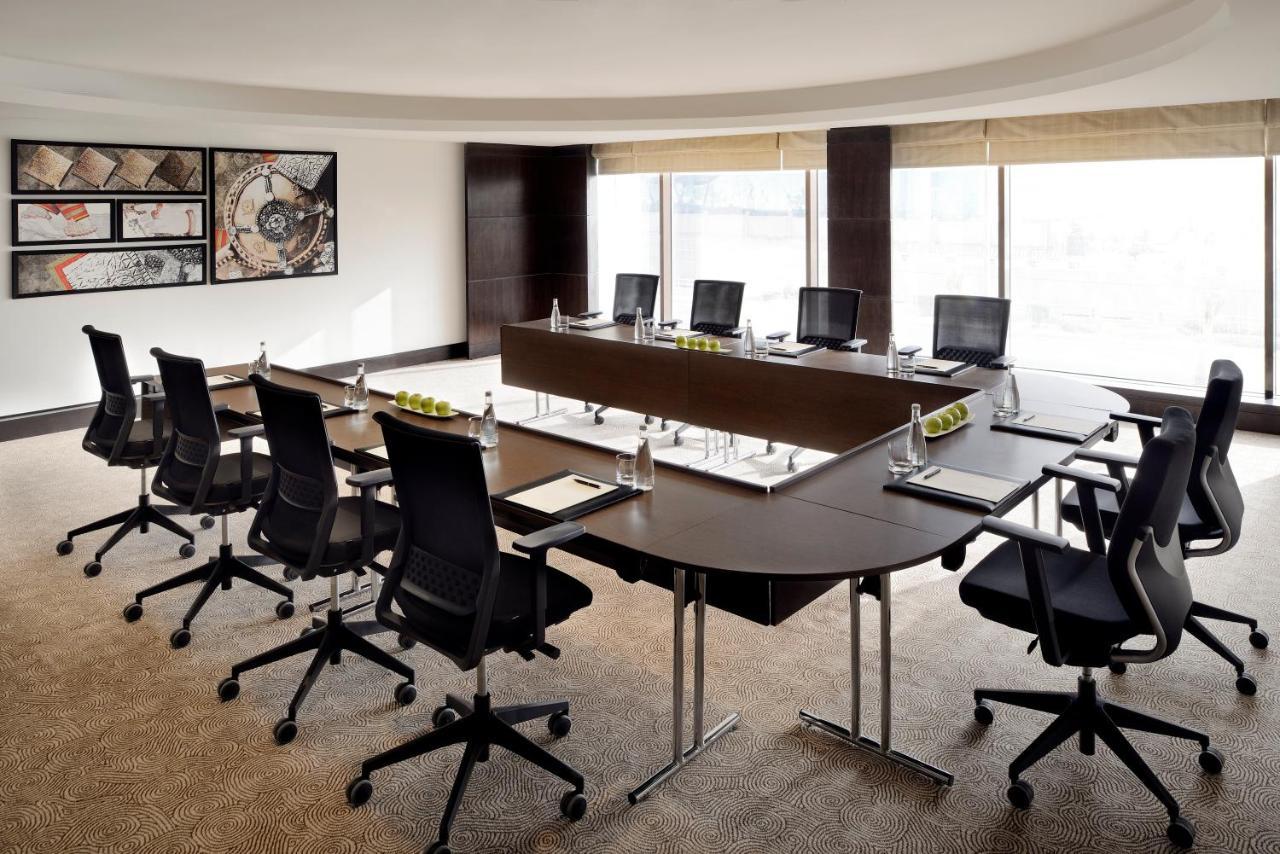 Voco - Riyadh, An Ihg Hotel - فندق فوكو الرياض, احدى فنادق مجموعة إنتركونتيننتال Riade Exterior foto A meeting room